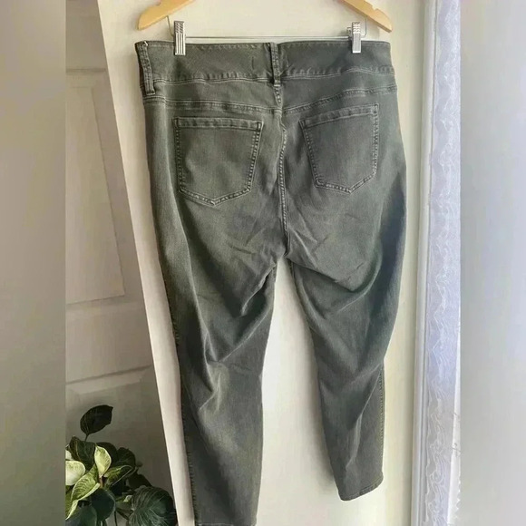Torrid Skinny Jegging Jeans Olive Army Green Size 18 Regular Super Stretchy - Picture 7 of 8